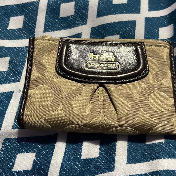 Monogram coach change purse/card holder used but still in good condition - Picture 2 of 4
